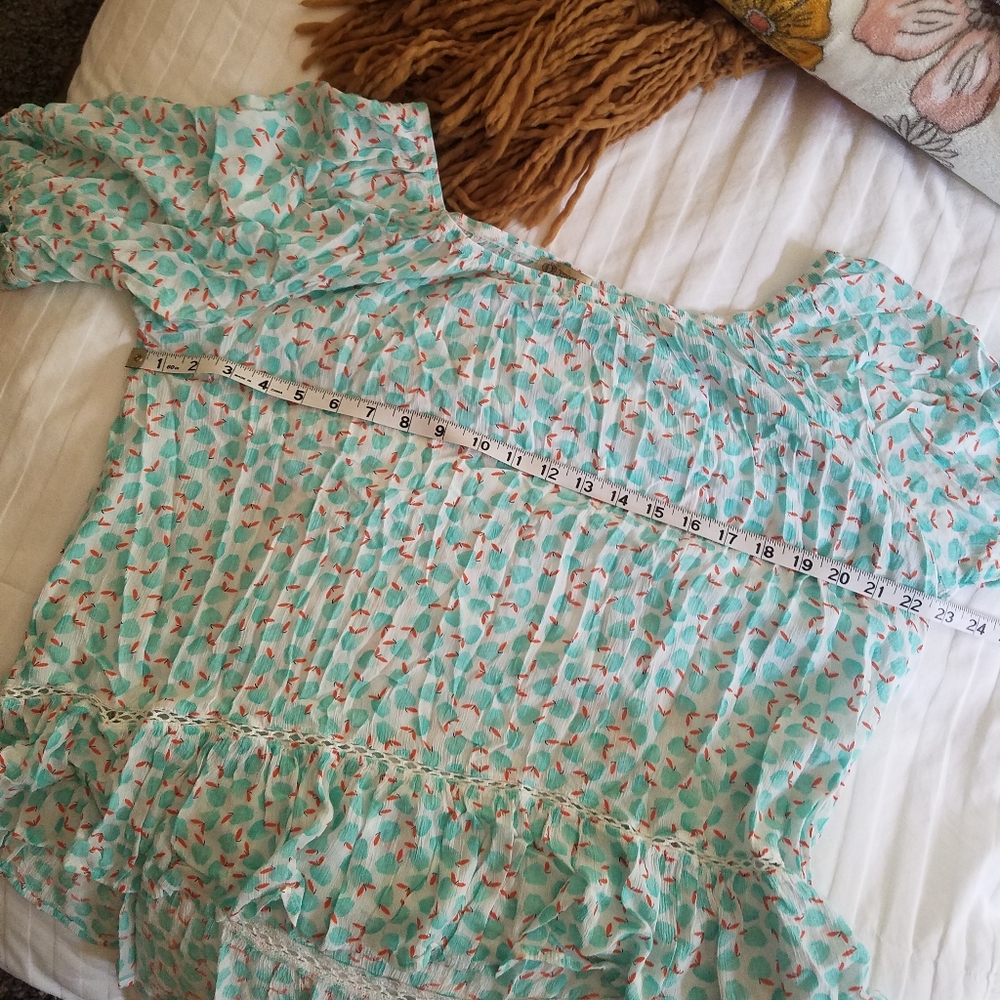 DEMOCRACY Springtime Floral Blouse APPLE  Leaf Pattern and Quarter Length Ruffle - Picture 8 of 8